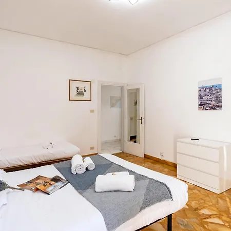 Apartman House Rondinella Center - Happy
